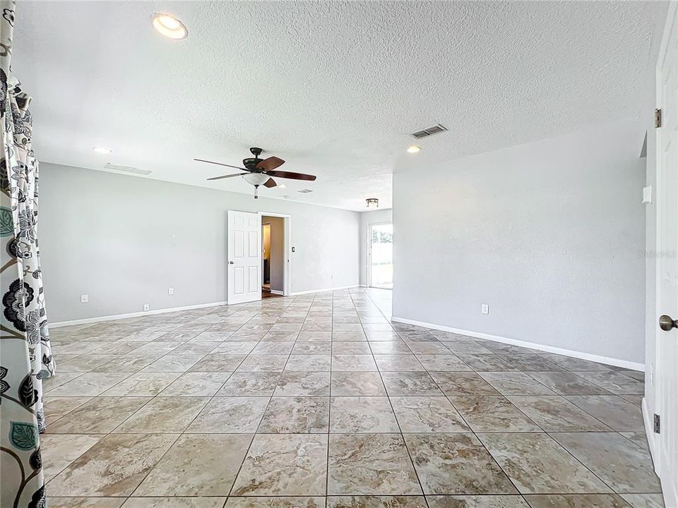 For Sale: $325,000 (3 beds, 2 baths, 1438 Square Feet)