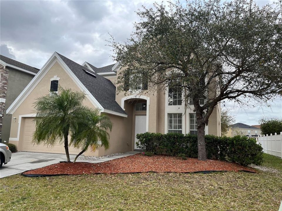 Active With Contract: $469,900 (4 beds, 2 baths, 2471 Square Feet)
