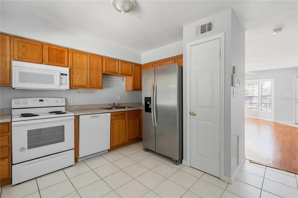 For Sale: $165,000 (2 beds, 1 baths, 958 Square Feet)