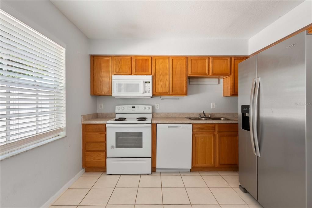 For Sale: $165,000 (2 beds, 1 baths, 958 Square Feet)