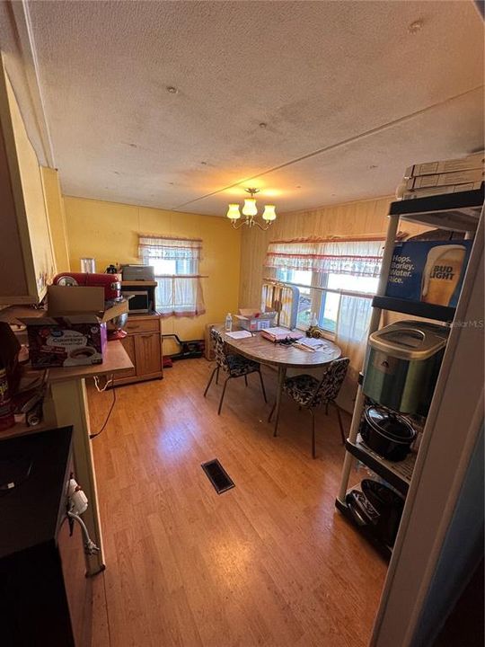 Active With Contract: $79,900 (2 beds, 1 baths, 864 Square Feet)