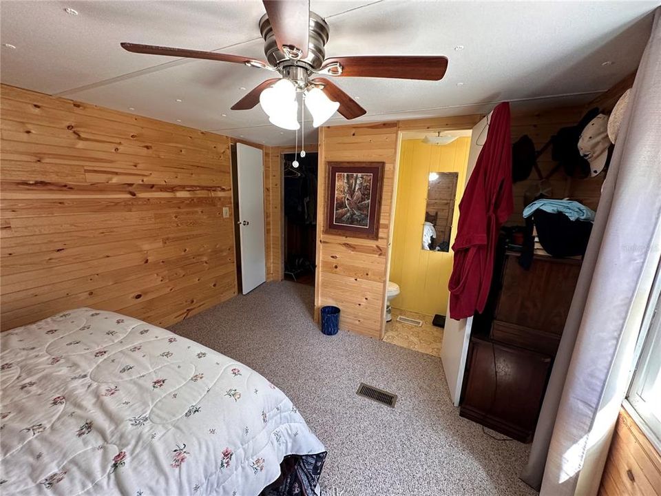 Active With Contract: $79,900 (2 beds, 1 baths, 864 Square Feet)