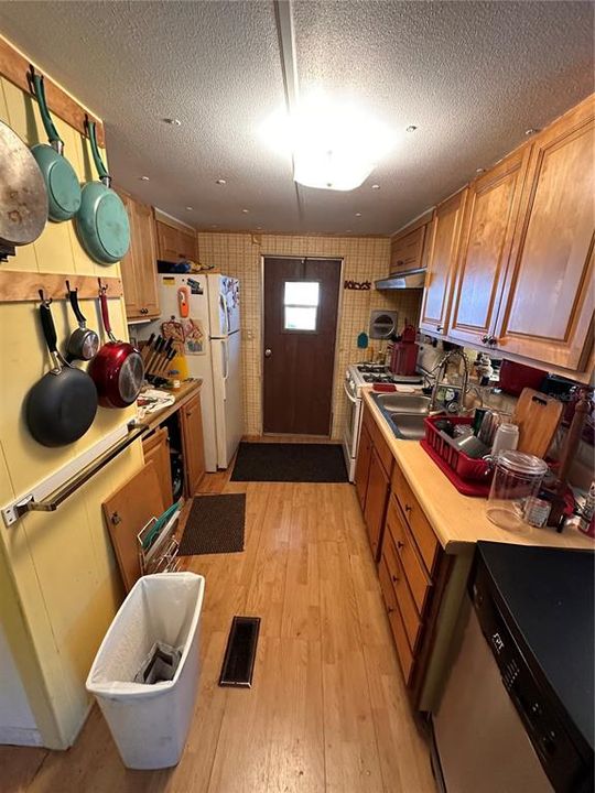 Recently Sold: $79,900 (2 beds, 1 baths, 864 Square Feet)