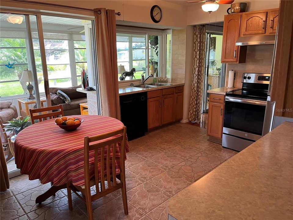 For Sale: $269,900 (2 beds, 2 baths, 1590 Square Feet)