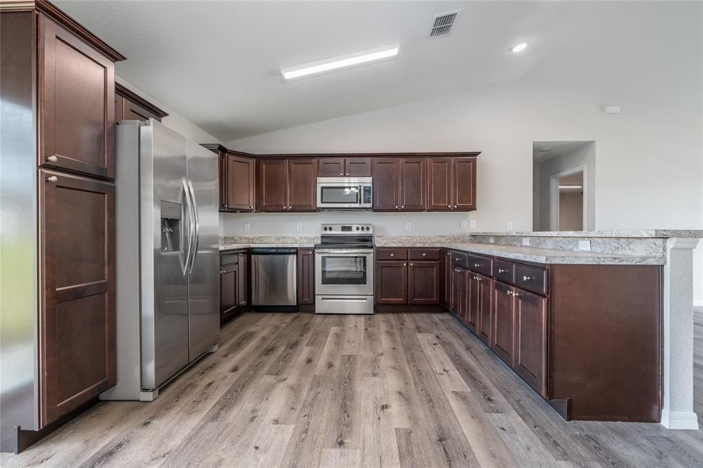 Active With Contract: $257,500 (3 beds, 2 baths, 1337 Square Feet)