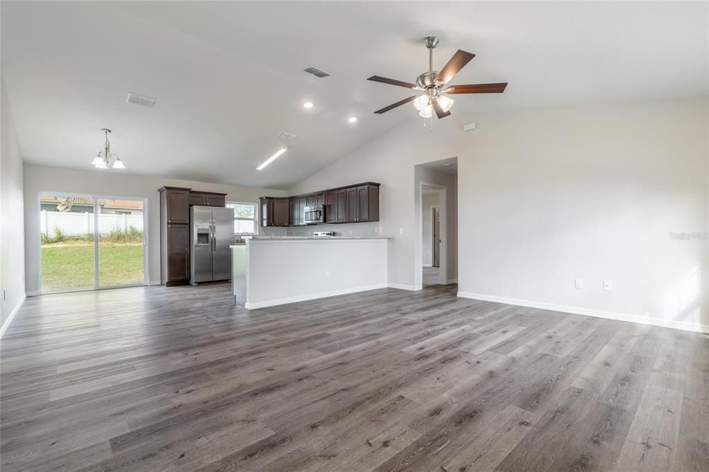 Active With Contract: $257,500 (3 beds, 2 baths, 1337 Square Feet)