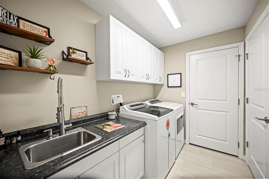 Active With Contract: $535,000 (4 beds, 2 baths, 2208 Square Feet)