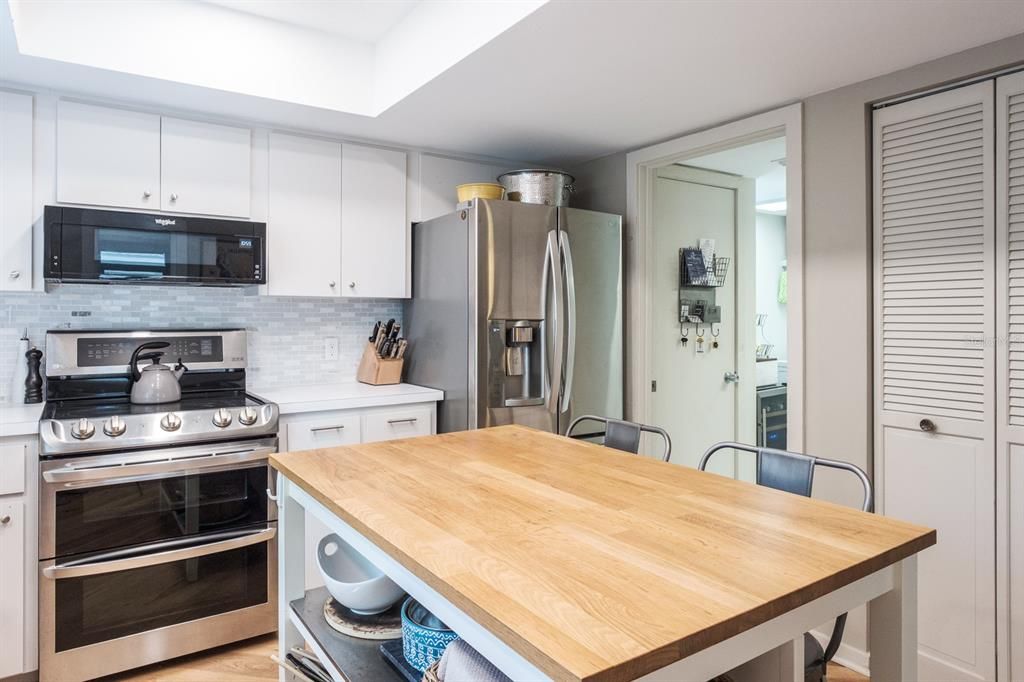 Active With Contract: $724,900 (3 beds, 2 baths, 1750 Square Feet)