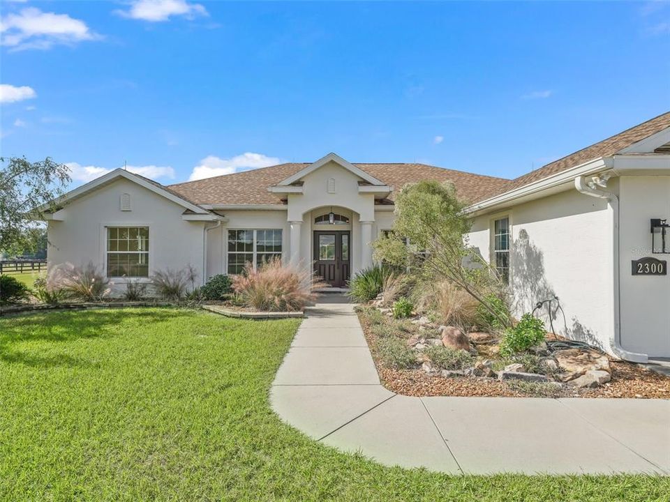 For Sale: $1,800,000 (3 beds, 2 baths, 2453 Square Feet)