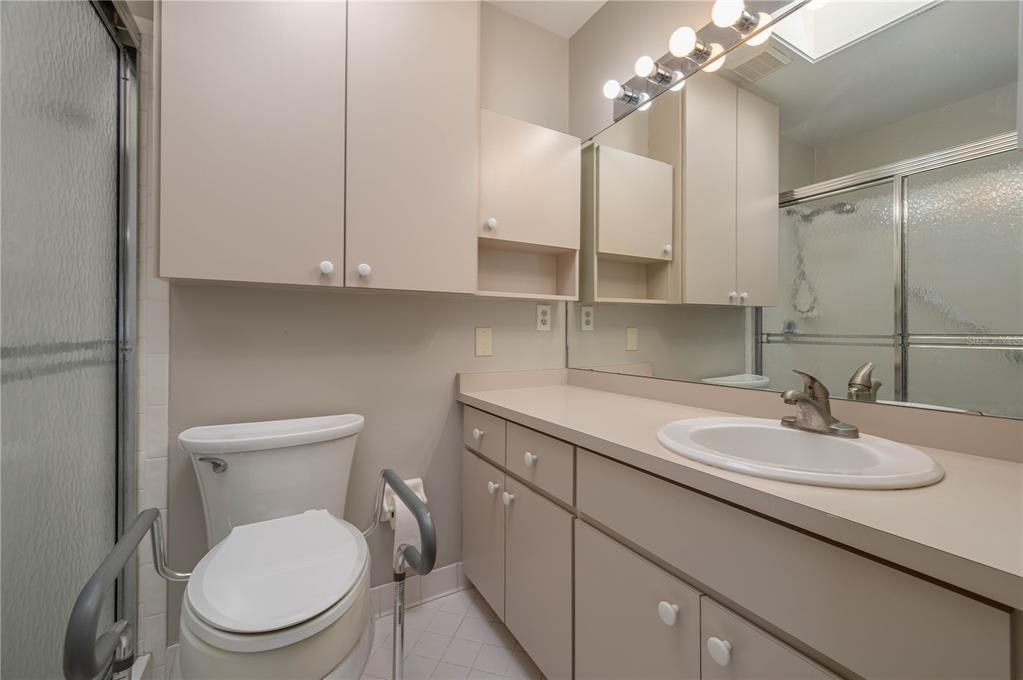Active With Contract: $214,900 (2 beds, 2 baths, 1186 Square Feet)