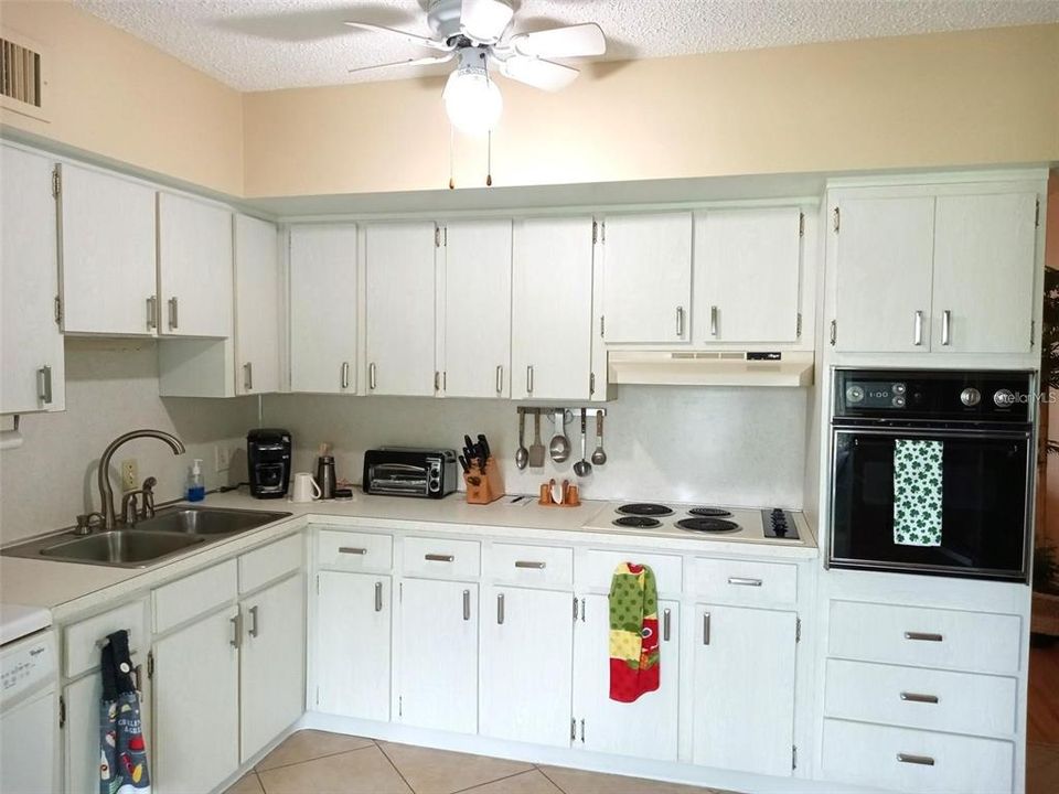 For Rent: $1,600 (2 beds, 2 baths, 1400 Square Feet)