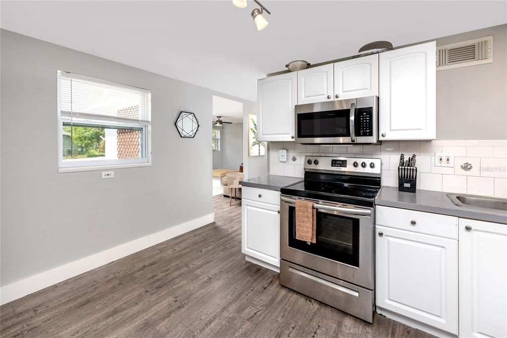 Recently Sold: $349,500 (2 beds, 2 baths, 1091 Square Feet)