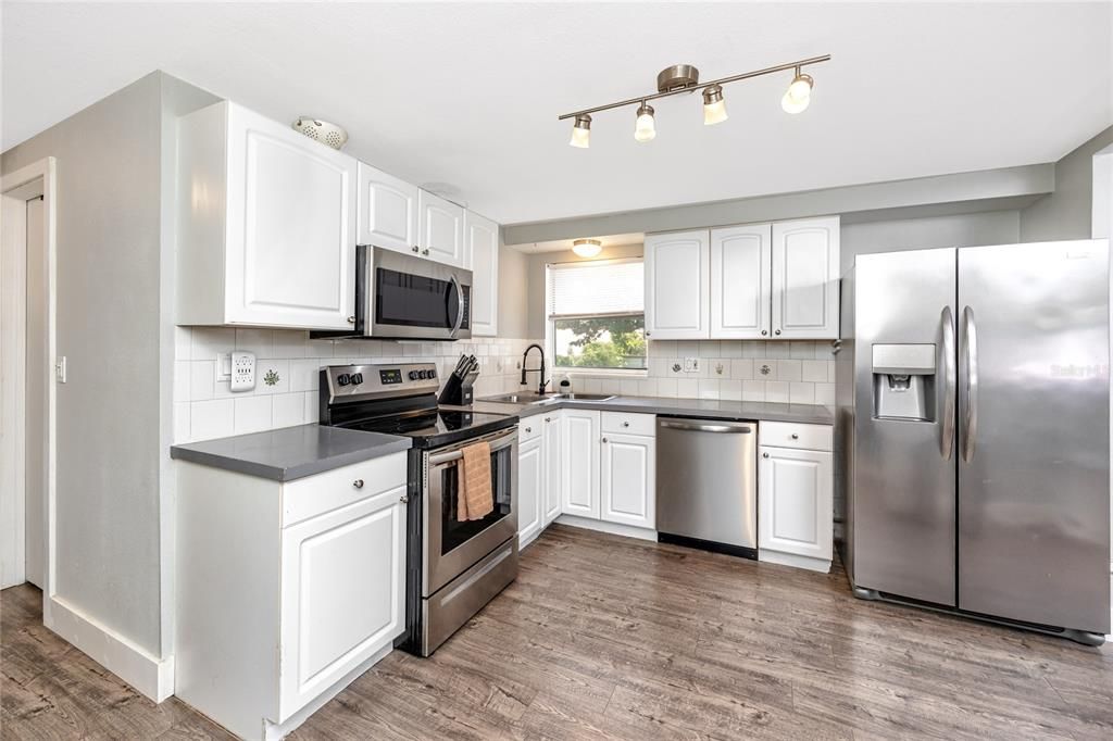 Recently Sold: $349,500 (2 beds, 2 baths, 1091 Square Feet)