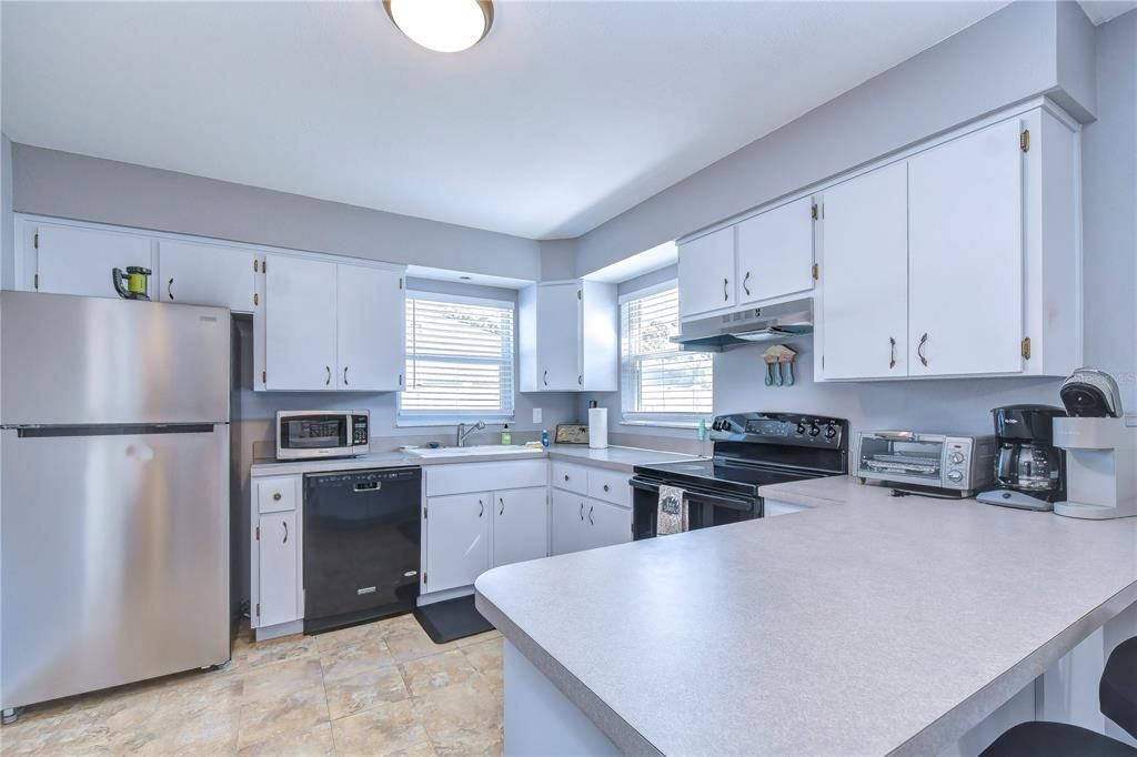 Active With Contract: $2,900 (3 beds, 2 baths, 1174 Square Feet)