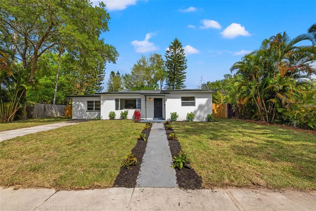 Active With Contract: $425,000 (3 beds, 2 baths, 1587 Square Feet)