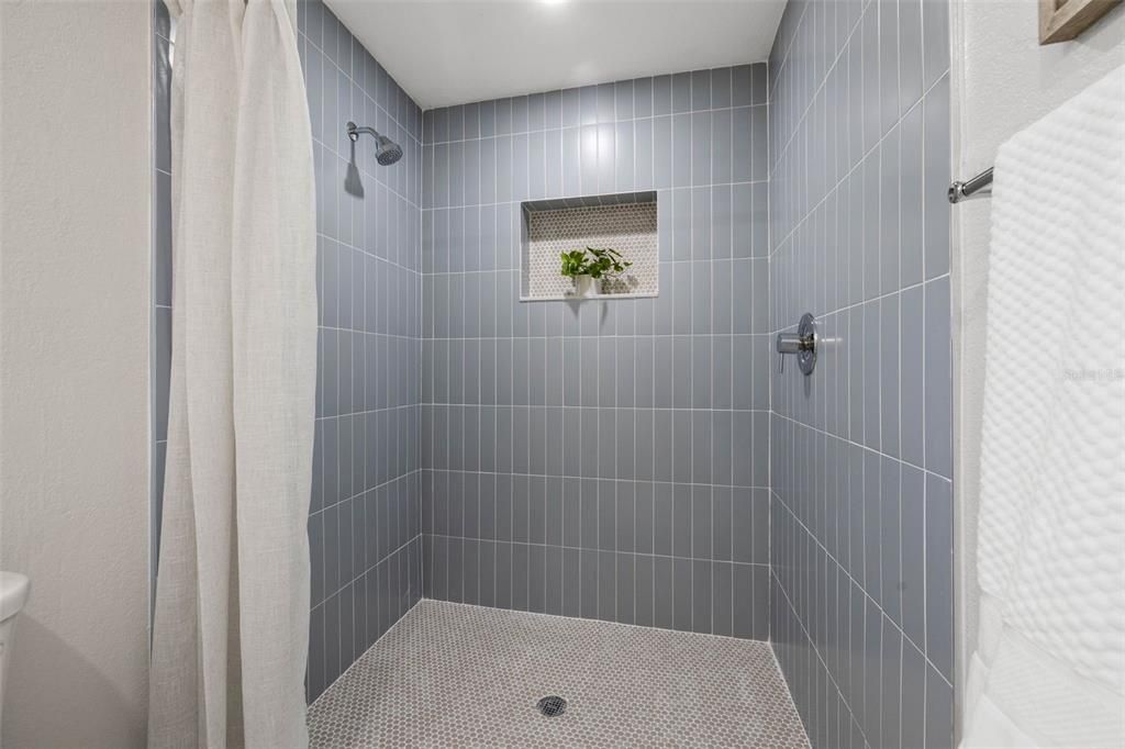 最近售出: $425,000 (3 贝兹, 2 浴室, 1587 平方英尺)