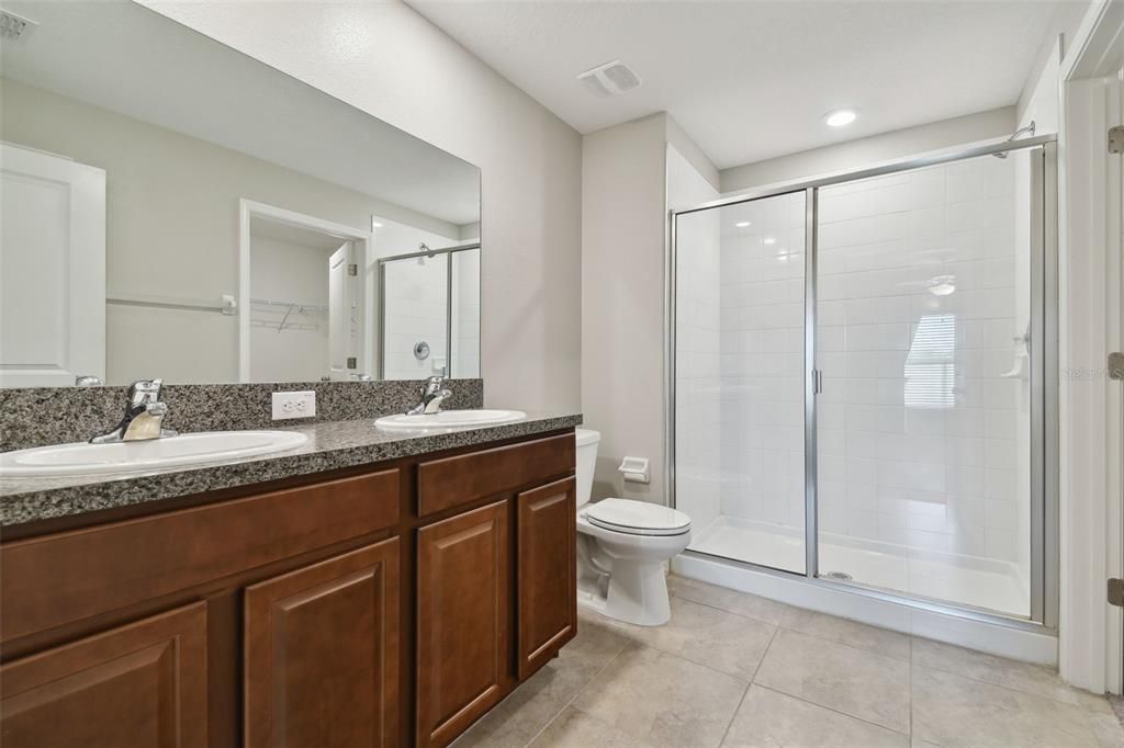 最近售出: $315,000 (3 贝兹, 2 浴室, 1555 平方英尺)