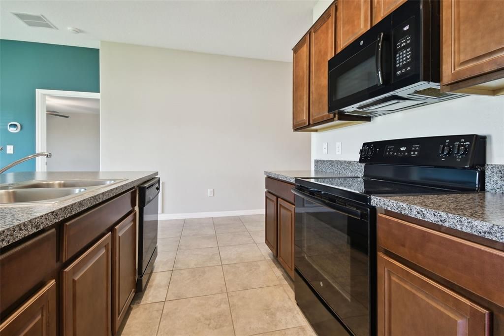 Active With Contract: $315,000 (3 beds, 2 baths, 1555 Square Feet)