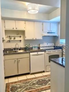 Active With Contract: $216,500 (2 beds, 2 baths, 904 Square Feet)