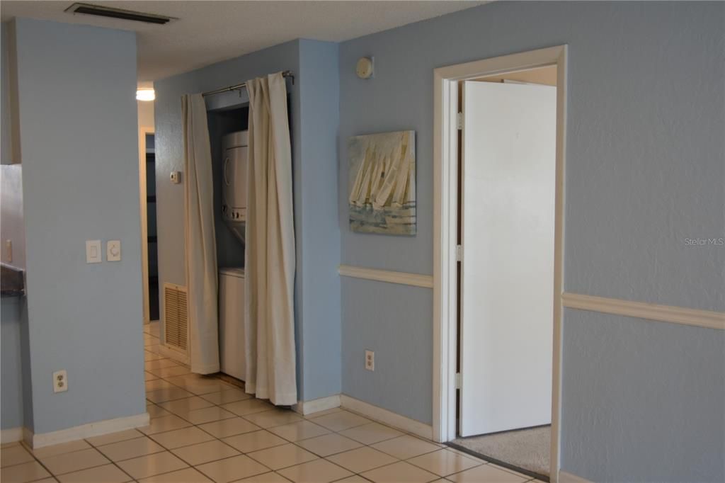 Active With Contract: $216,500 (2 beds, 2 baths, 904 Square Feet)