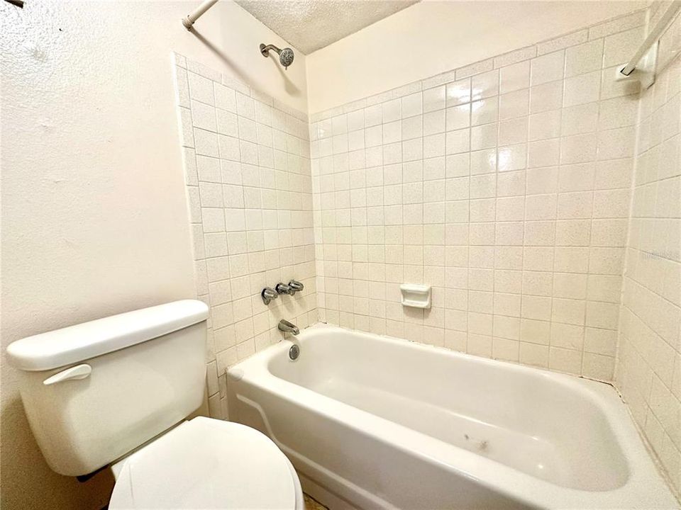 For Sale: $115,000 (1 beds, 1 baths, 707 Square Feet)