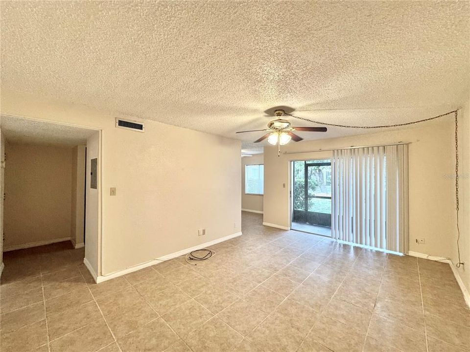 For Sale: $110,000 (1 beds, 1 baths, 707 Square Feet)