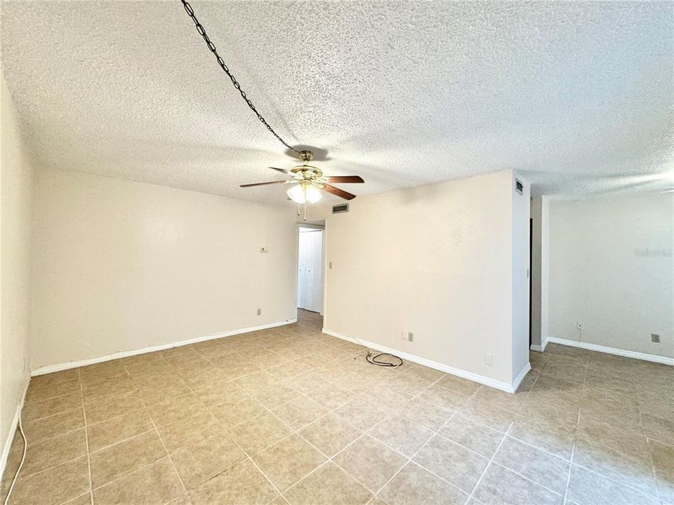 For Sale: $110,000 (1 beds, 1 baths, 707 Square Feet)