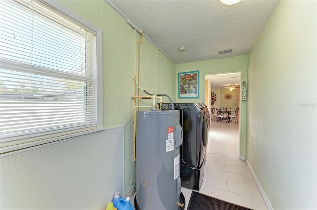 For Sale: $460,000 (2 beds, 2 baths, 1304 Square Feet)
