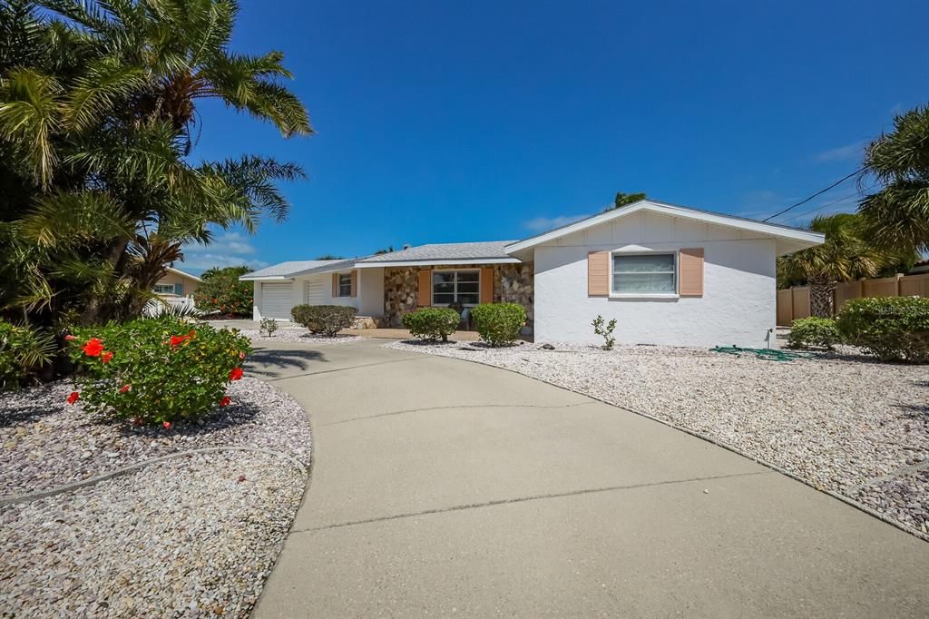 Active With Contract: $1,495,000 (3 beds, 4 baths, 2023 Square Feet)