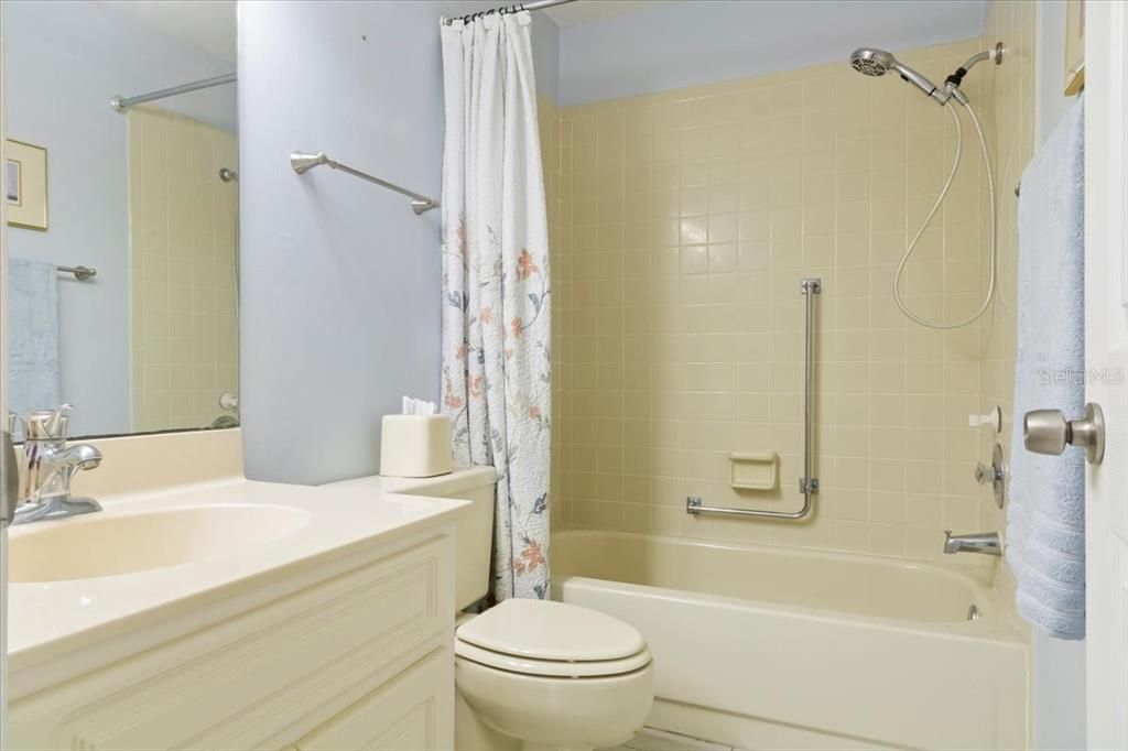 最近售出: $379,000 (2 贝兹, 2 浴室, 1332 平方英尺)