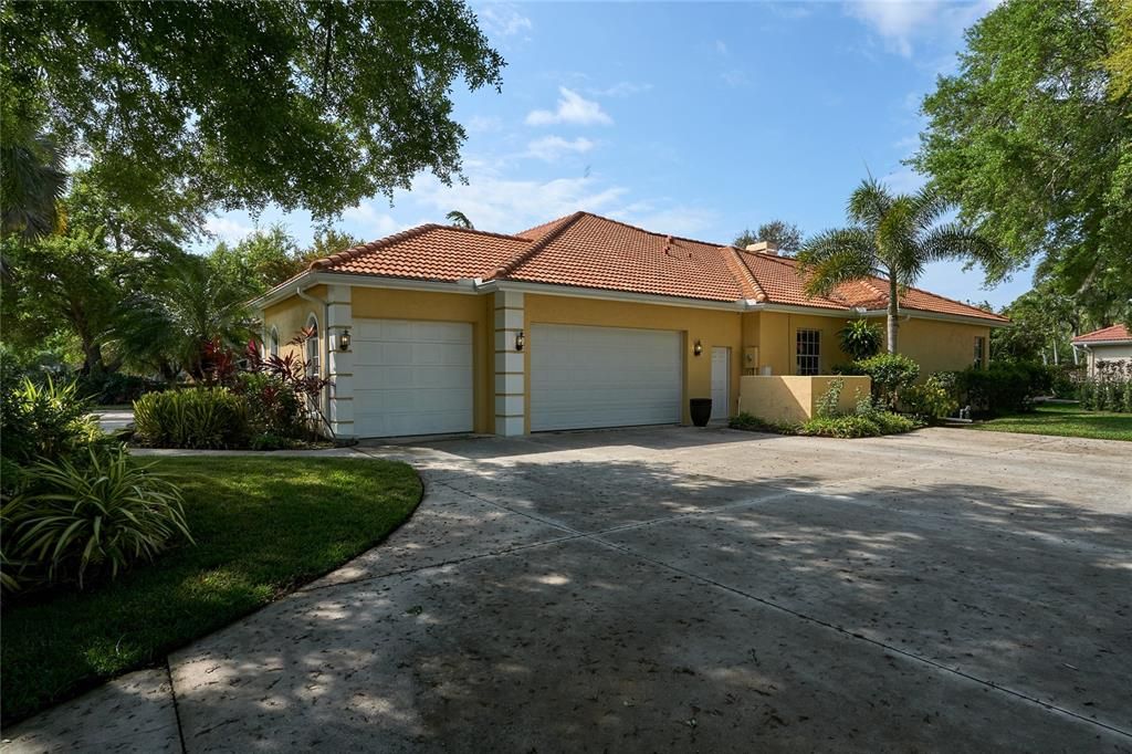 For Sale: $1,850,000 (4 beds, 3 baths, 3936 Square Feet)