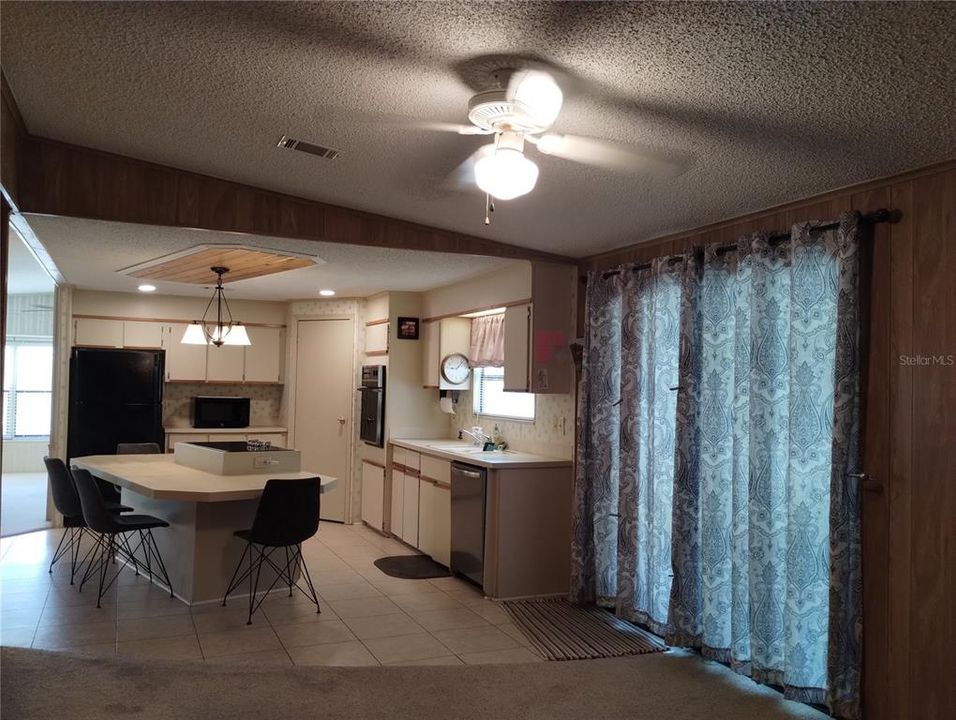For Sale: $160,000 (2 beds, 2 baths, 1381 Square Feet)