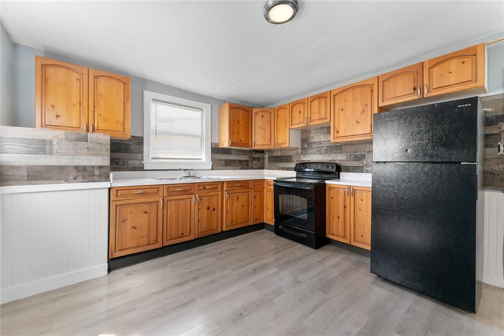 For Rent: $2,375 (3 beds, 1 baths, 1219 Square Feet)