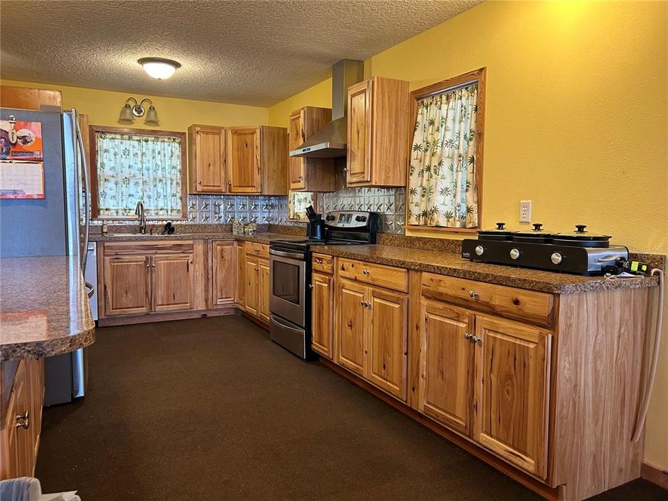 For Sale: $399,500 (2 beds, 1 baths, 1008 Square Feet)