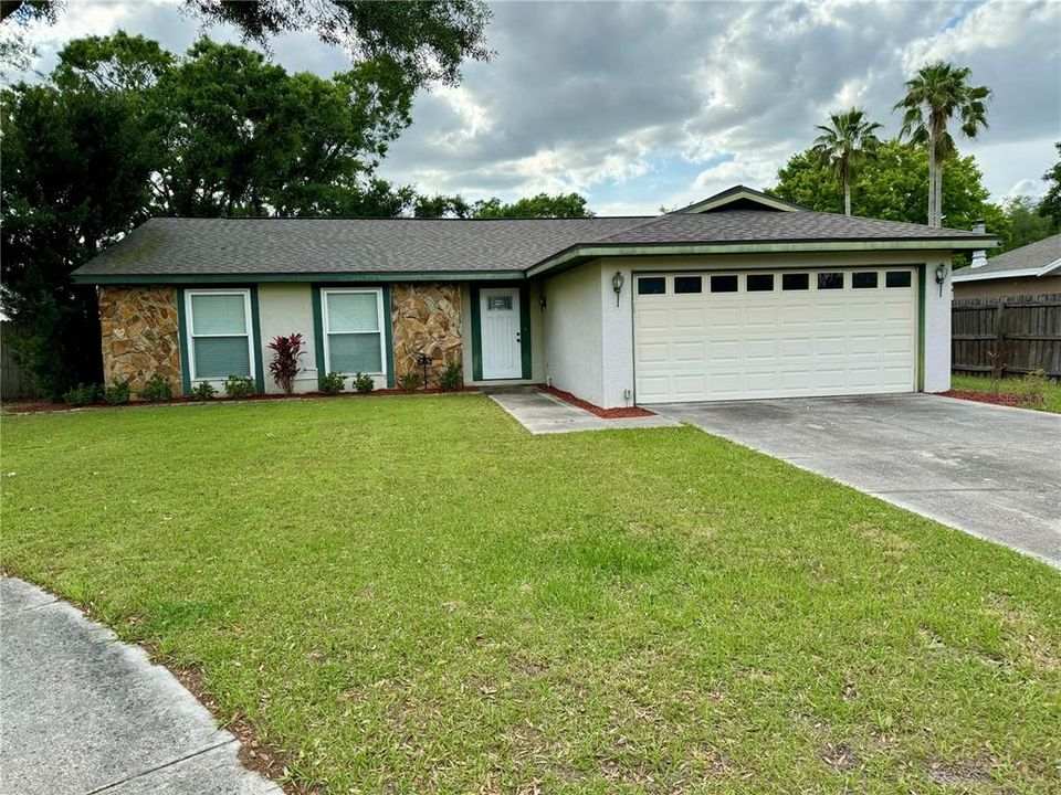 Active With Contract: $359,900 (3 beds, 2 baths, 1420 Square Feet)