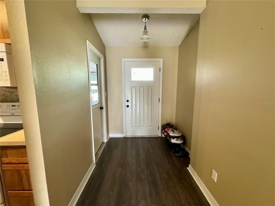 Active With Contract: $359,900 (3 beds, 2 baths, 1420 Square Feet)