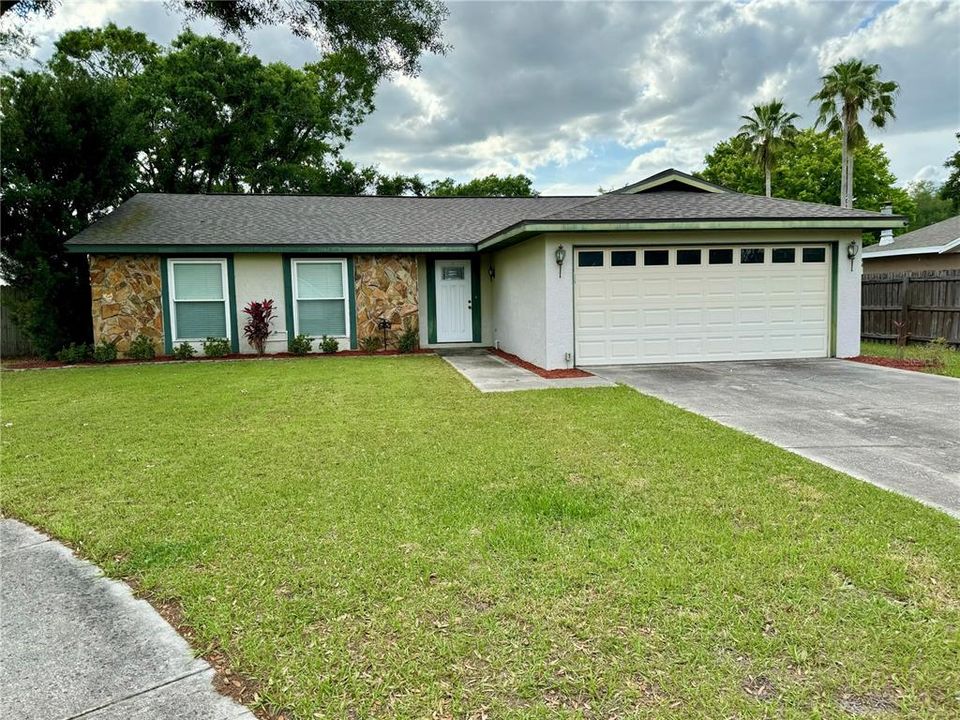 Active With Contract: $359,900 (3 beds, 2 baths, 1420 Square Feet)