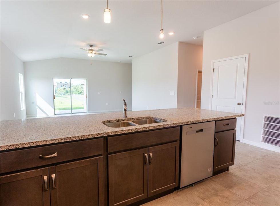 For Sale: $379,000 (4 beds, 2 baths, 1691 Square Feet)