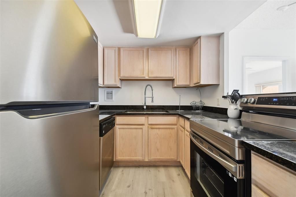 For Sale: $749,000 (2 beds, 2 baths, 1242 Square Feet)