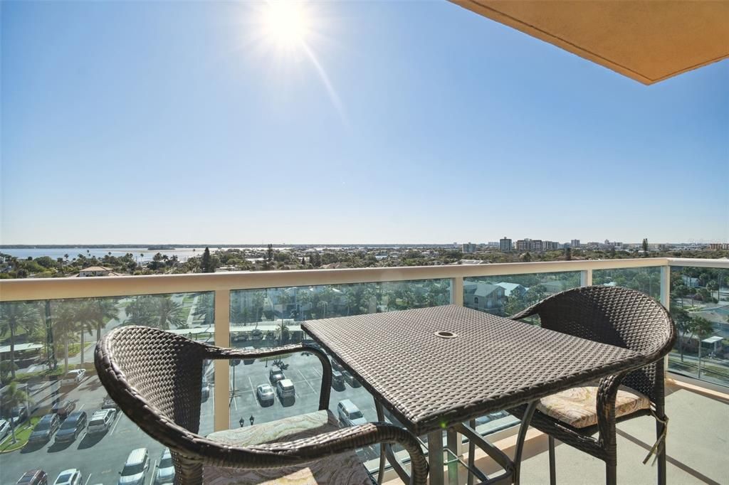For Sale: $749,000 (2 beds, 2 baths, 1242 Square Feet)
