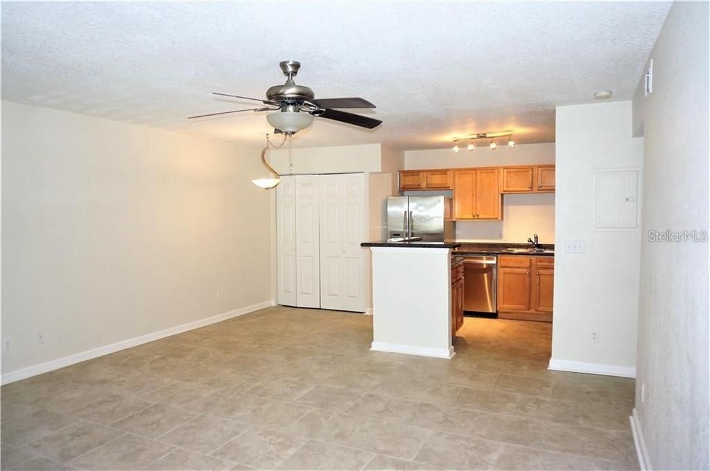 Recently Rented: $1,595 (2 beds, 2 baths, 924 Square Feet)
