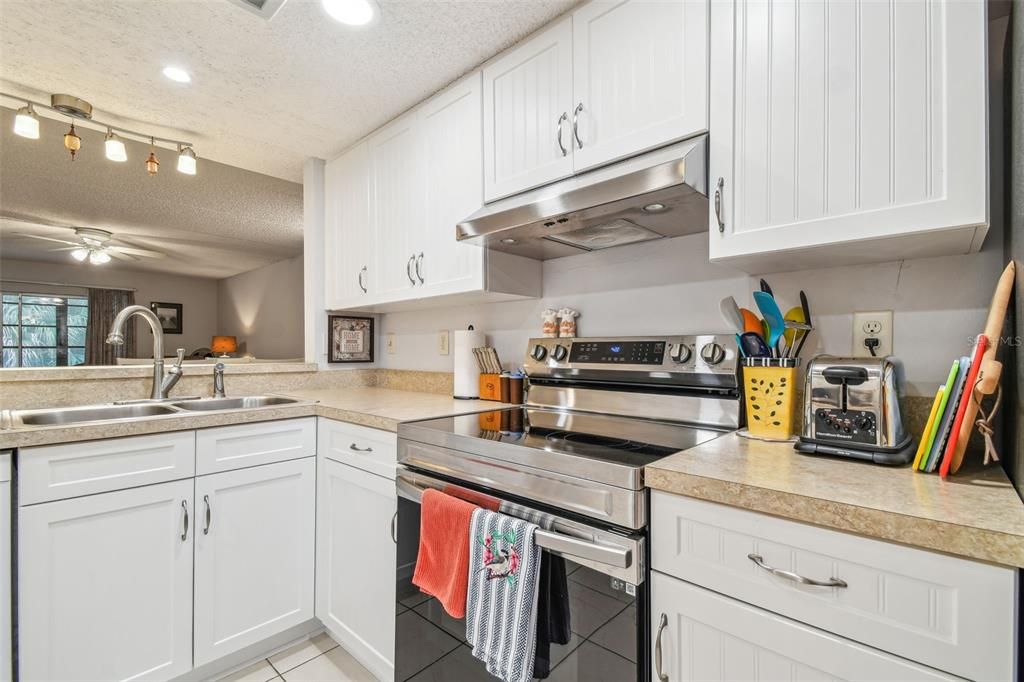 Active With Contract: $224,900 (2 beds, 2 baths, 1053 Square Feet)
