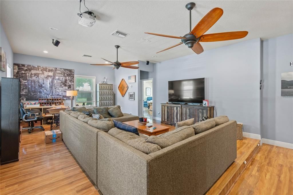 Active With Contract: $425,000 (2 beds, 3 baths, 2119 Square Feet)