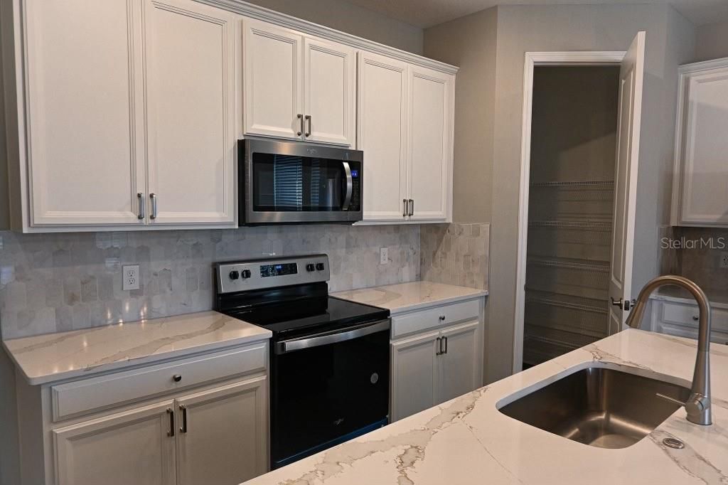 For Rent: $2,650 (3 beds, 2 baths, 1778 Square Feet)