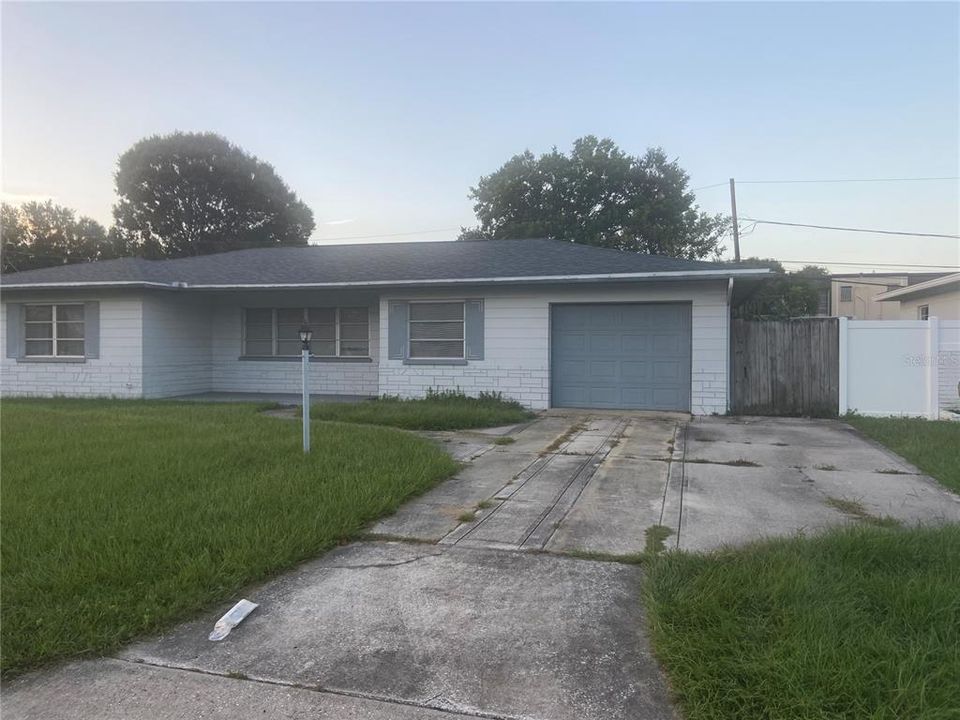 Recently Sold: $375,000 (2 beds, 1 baths, 1381 Square Feet)