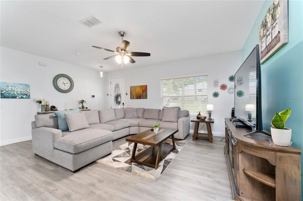 Active With Contract: $349,900 (3 beds, 2 baths, 1550 Square Feet)