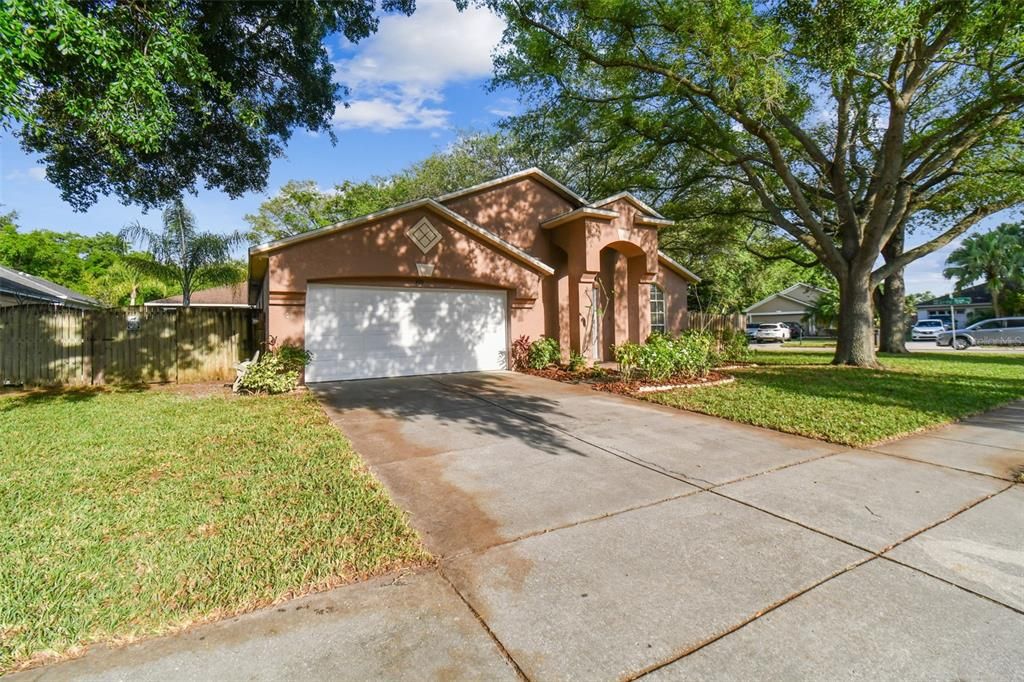Recently Sold: $325,000 (3 beds, 2 baths, 1438 Square Feet)