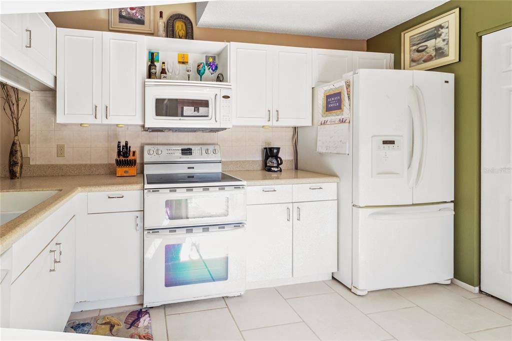 Active With Contract: $329,900 (2 beds, 2 baths, 1573 Square Feet)