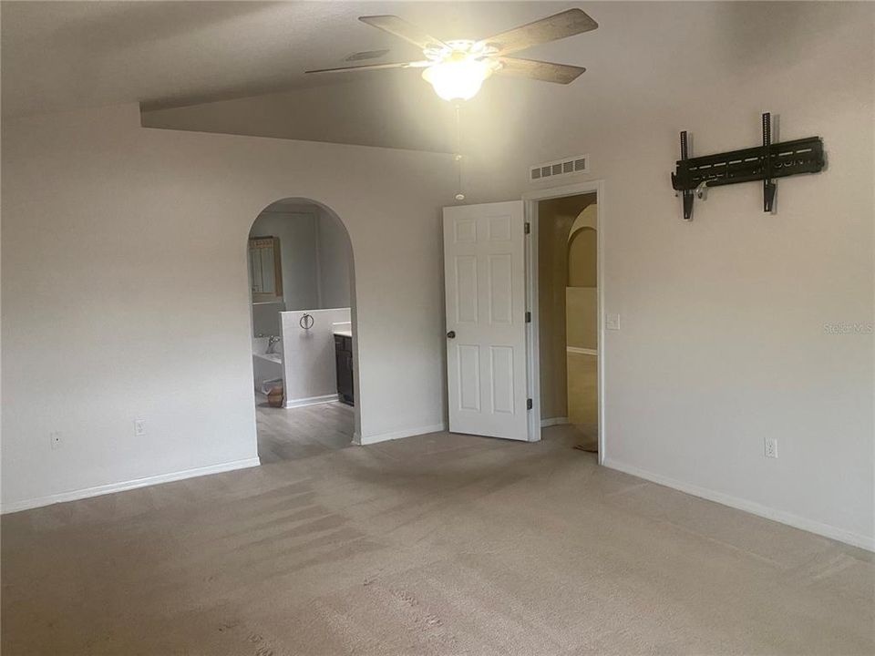 For Rent: $2,500 (4 beds, 2 baths, 2010 Square Feet)