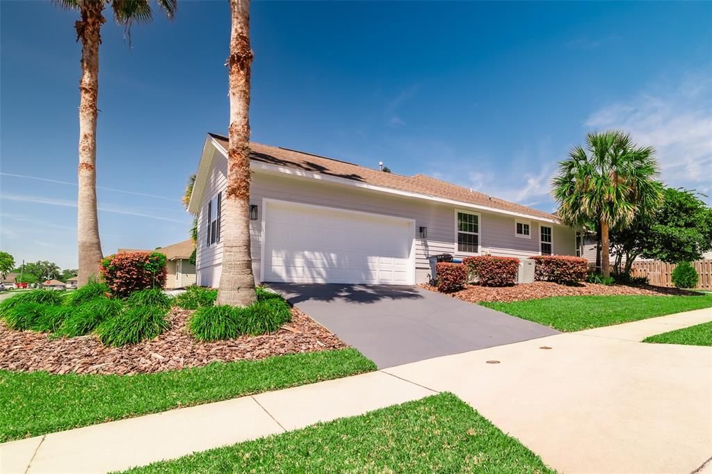 Active With Contract: $449,800 (4 beds, 2 baths, 1885 Square Feet)